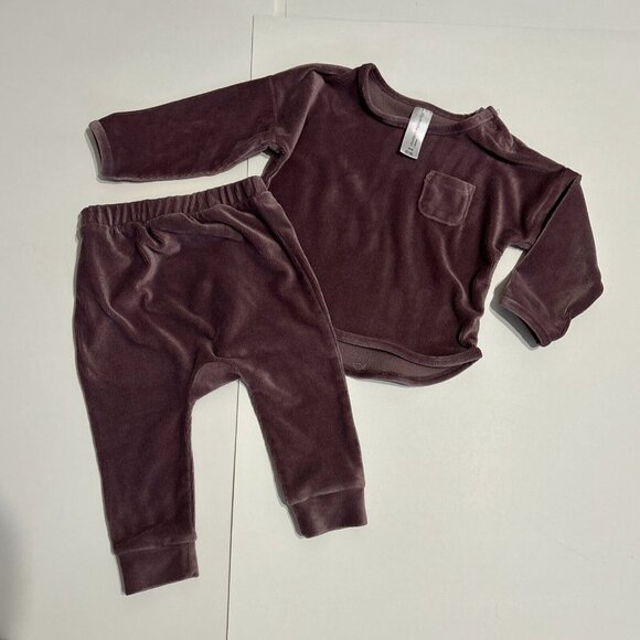 Baby Girl Clothes Lot 13 Pc Bundle Dresses Bodysuits Sleeper Shoes Hair Tie 0-6M - Picture 5 of 11